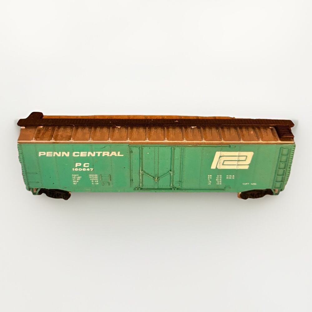Vintage N Scale Bachmann Penn Central PC 160647 Blue Reefer Car, Boxcar B4 3 In.